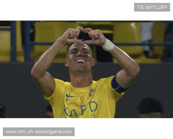 C罗突然转身抽射破网,全场爆发惊呼 C罗突然转身抽射破网,全场爆发惊呼